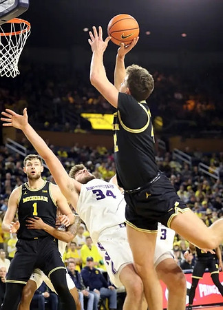 Hunter Dickinson (1) and Will Tschetter (42)