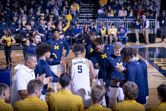 Juwan Howard, Terrance Williams II (5), and Michigan Team