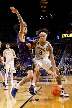 Hunter Dickinson (1) and Terrance Williams II (5)