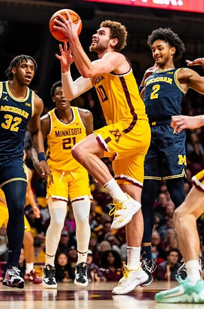 Tarris Reed Jr. (32) and Kobe Bufkin (2)