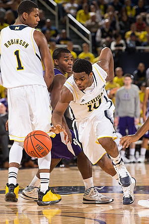 Glenn Robinson III (1) and Derrick Walton Jr. (10)