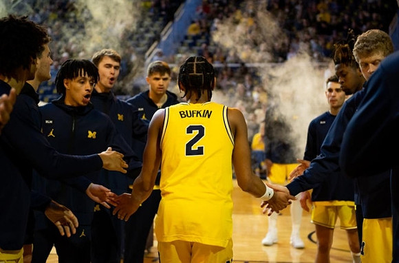 Kobe Bufkin (2) and Michigan Team