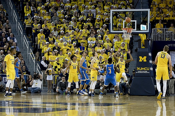 Muhammad-Ali Abdur-Rahkman (12), Eli Brooks (55), Duncan Robinson (22), Charles Matthews (1), and Moritz Wagner (13)