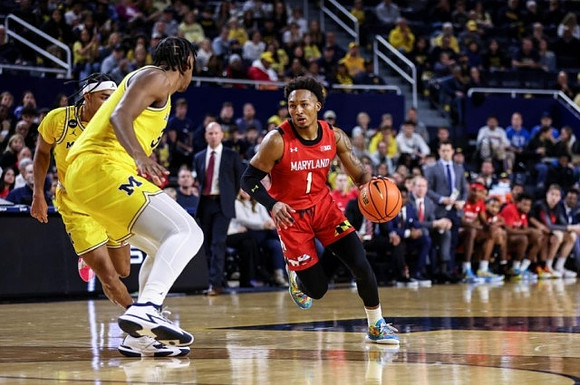 Tarris Reed Jr. (32) and Jett Howard (13)