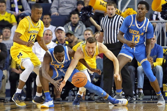 Muhammad-Ali Abdur-Rahkman (12) and Duncan Robinson (22)