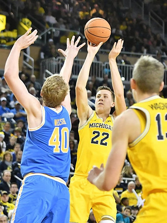 Duncan Robinson (22) and Moritz Wagner (13)
