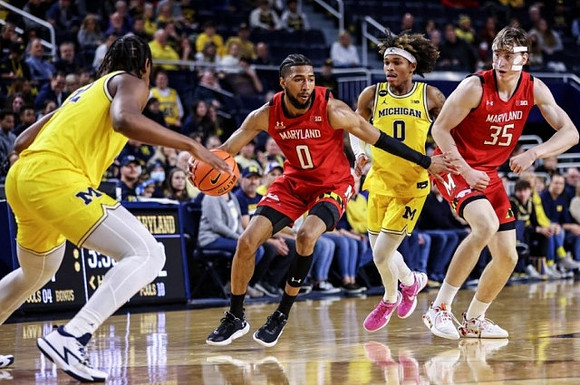 Tarris Reed Jr. (32) and Dug McDaniel (0)