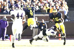 Steve Breaston (15) and Darnell Hood (4)