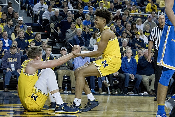 Moritz Wagner (13) and Jordan Poole (2)
