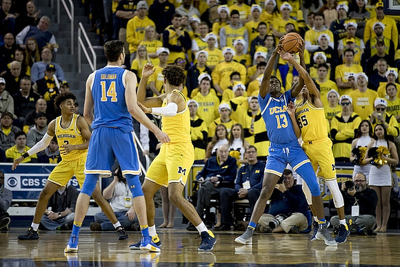 Jordan Poole (2), Isaiah Livers (4), and Jon Teske (15)