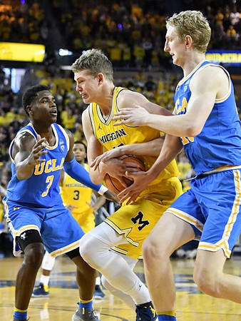 Moritz Wagner (13) and Zavier Simpson (3)