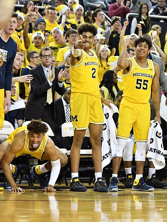 Jon Teske (15), Isaiah Livers (4), Jordan Poole (2), and Eli Brooks (55)