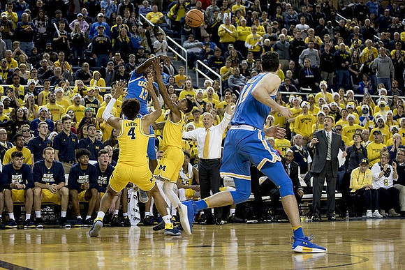 Isaiah Livers (4), Charles Matthews (1), John Beilein, and Michigan Team