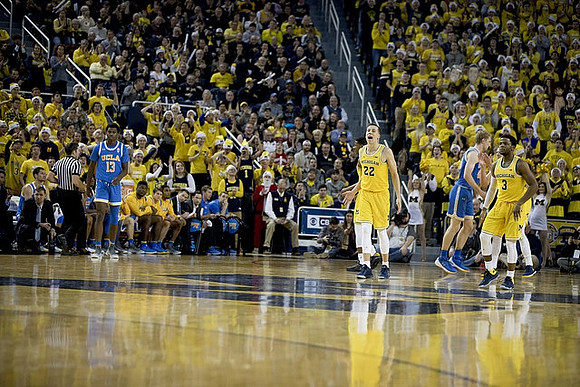 Duncan Robinson (22) and Zavier Simpson (3)