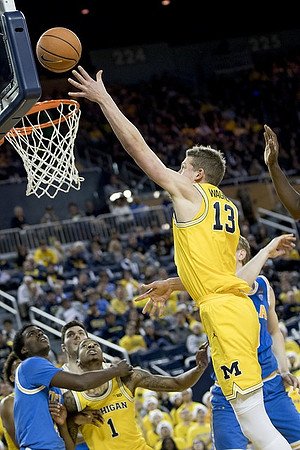 Moritz Wagner (13) and Charles Matthews (1)
