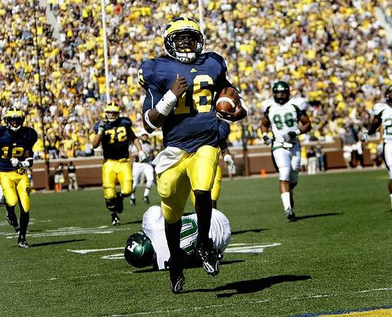 Mark Huyge (72) and Denard Robinson (16)
