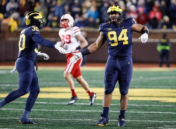 Jimmy Rolder (30) and Kris Jenkins (94)