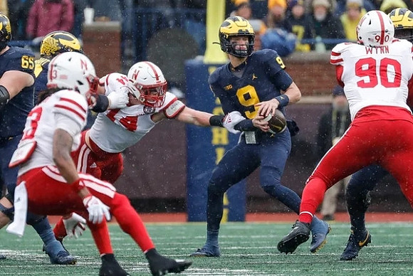 Zak Zinter (65) and J.J. McCarthy (9)