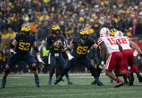 Karsen Barnhart (52), Ronnie Bell (8), and Zak Zinter (65)