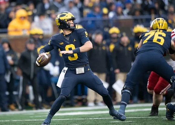 J.J. McCarthy (9) and Ryan Hayes (76)