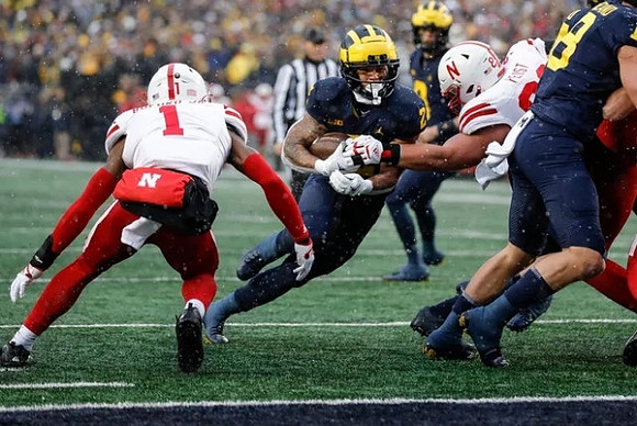 J.J. McCarthy (9), Blake Corum (2), and Giovanni El-Hadi (58)