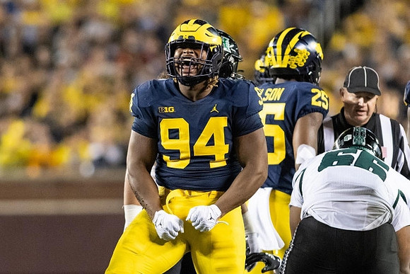 Kris Jenkins (94) and Junior Colson (25)