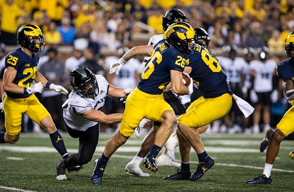 Zach Peterson (25), Jake Thaw (26), and Carter Selzer (89)