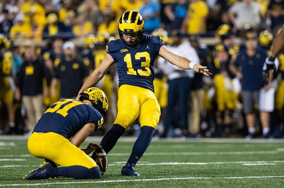 Brad Robbins (91) and Jake Moody (13)