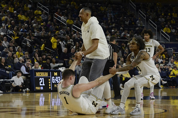 Hunter Dickinson (1), Juwan Howard, Dug McDaniel (0), and Jett Howard (13)
