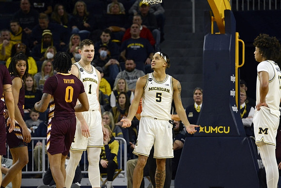 Hunter Dickinson (1), Terrance Williams II (5), and Isaiah Barnes (11)
