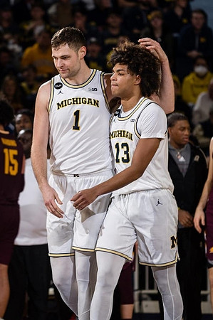 Hunter Dickinson (1) and Jett Howard (13)