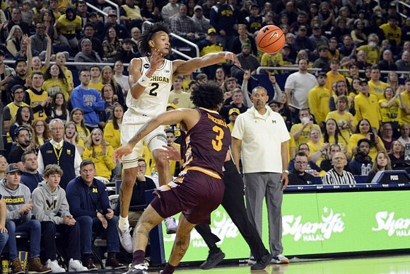 Kobe Bufkin (2) and Juwan Howard