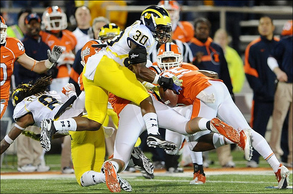 J.T. Floyd (8) and Thomas Gordon (30)