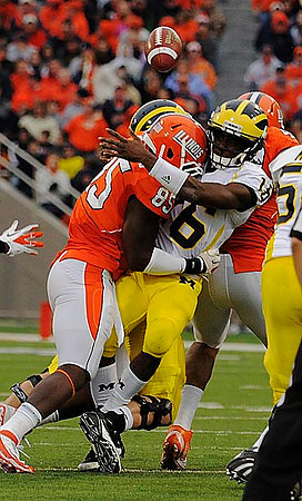 Denard Robinson (16) and David Molk (50)