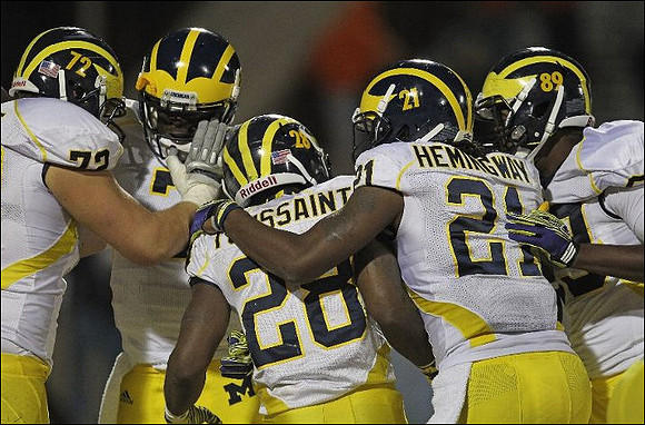 Mark Huyge (72), Devin Gardner (7), Fitzgerald Toussaint (28), Junior Hemingway (21), and Brandon Moore (89)