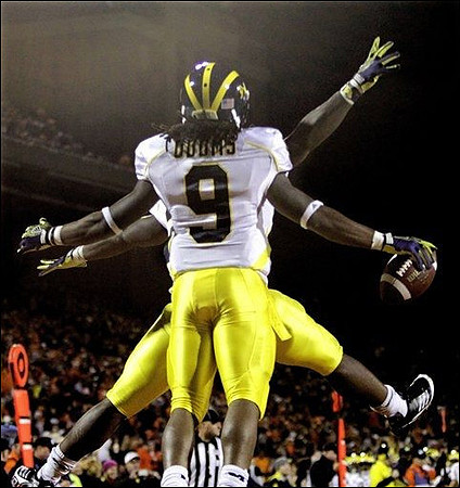Martavious Odoms (9) and Junior Hemingway (21)