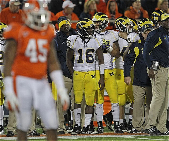 Denard Robinson (16), Jeremy Jackson (17), and John McColgan (49)