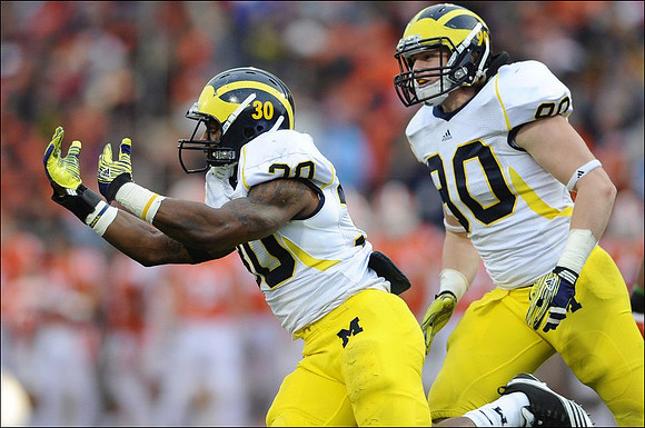 Thomas Gordon (30) and Jake Ryan (90)