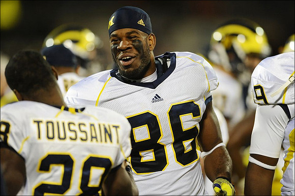 Fitzgerald Toussaint (28) and Kevin Koger (86)