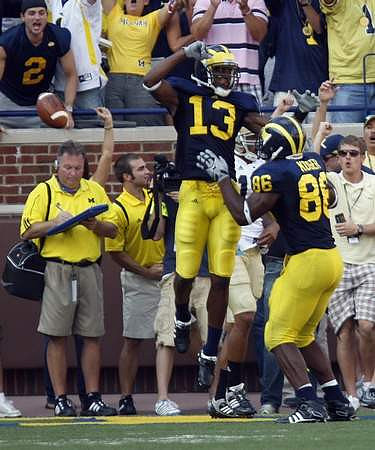 Greg Mathews (13) and Kevin Koger (86)