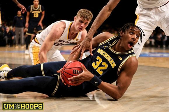 Tarris Reed Jr. (32) and Jett Howard (13)