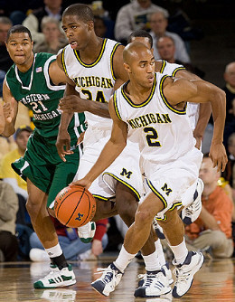 C.J. Lee (2) and DeShawn Sims (34)