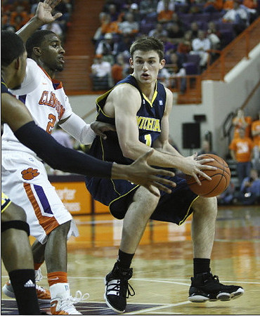 Stu Douglass (1) and Darius Morris (4)