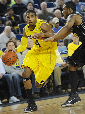 Darius Morris (4)