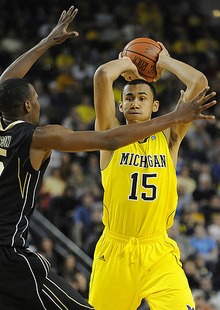 Jon Horford (15)