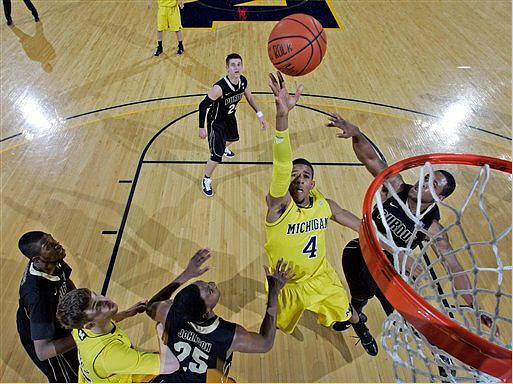 Evan Smotrycz (23) and Darius Morris (4)