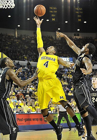 Darius Morris (4)