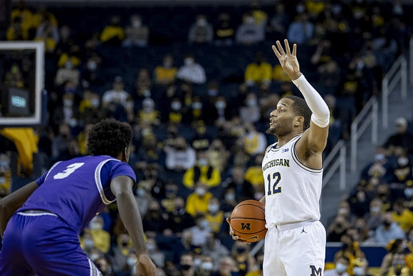 DeVante' Jones (12)
