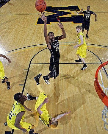 Tim Hardaway Jr. (10), Evan Smotrycz (23), and Matt Vogrich (13)