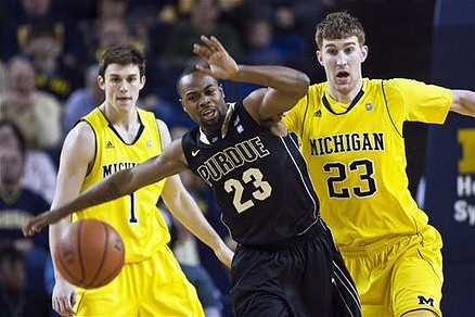 Stu Douglass (1) and Evan Smotrycz (23)